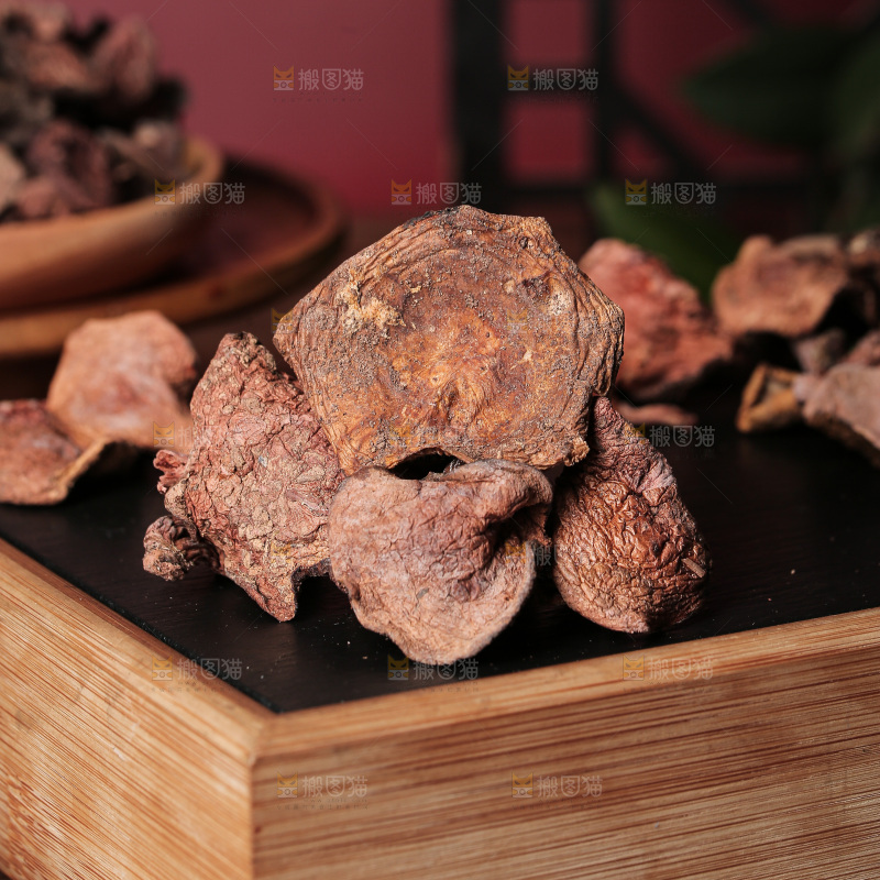 深底上的红乳牛肝菌