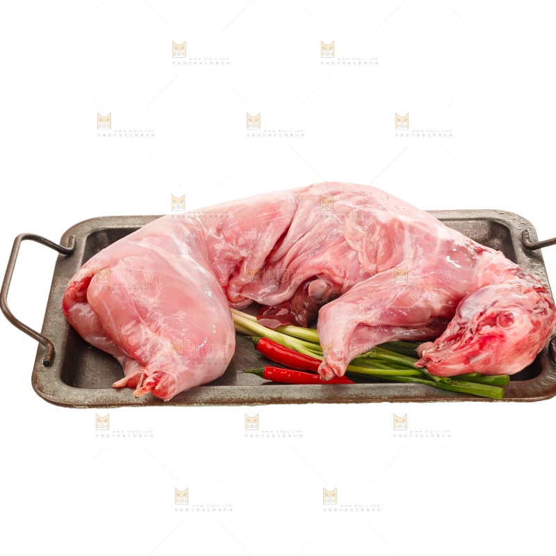 白底上的新鲜兔肉