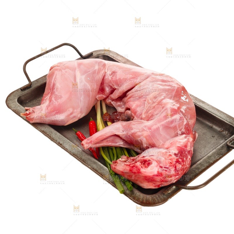 白底上的新鲜兔肉