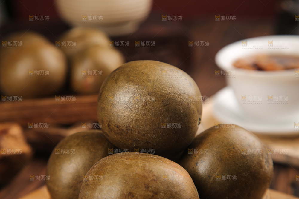 木底上的罗汉果
