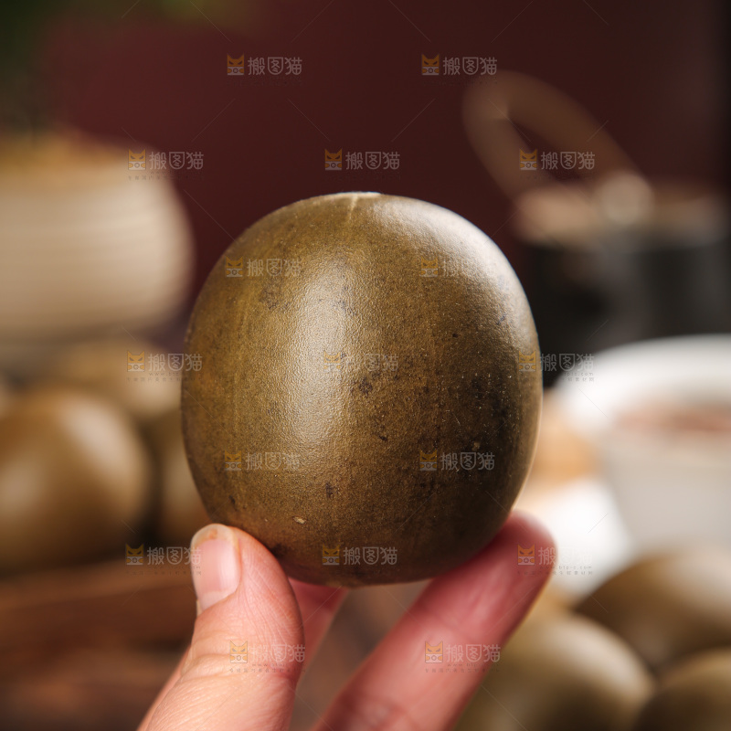 木底上的罗汉果