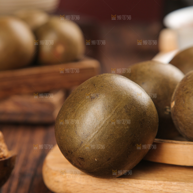 木底上的罗汉果