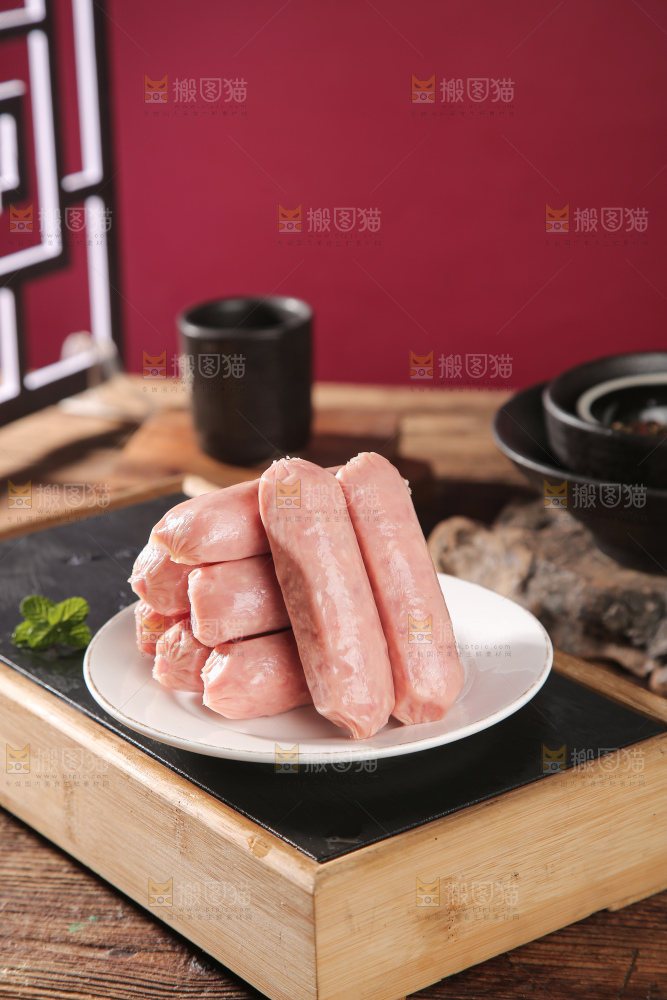 深底上的烤肠