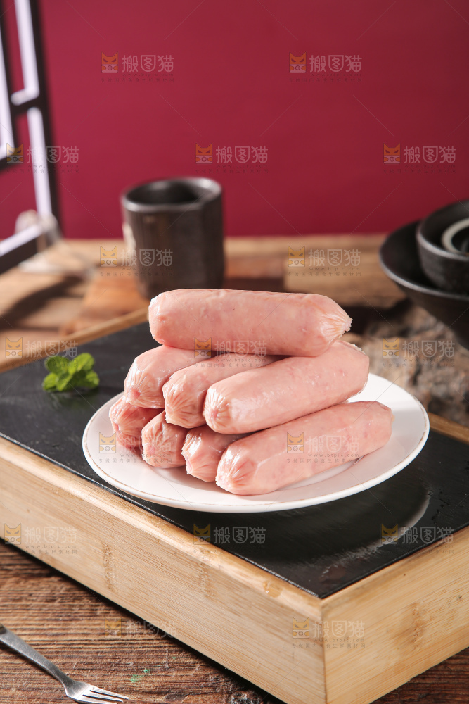 深底上的烤肠