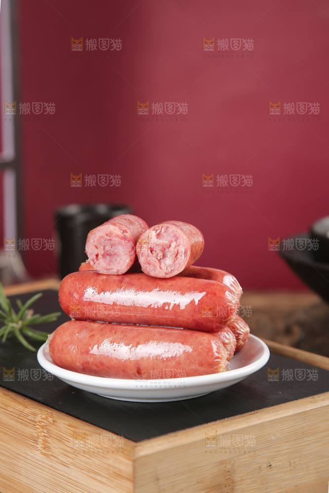 深底上的烤肠