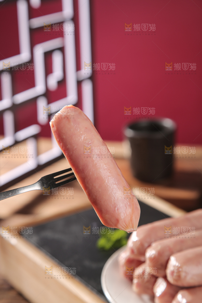 深底上的烤肠