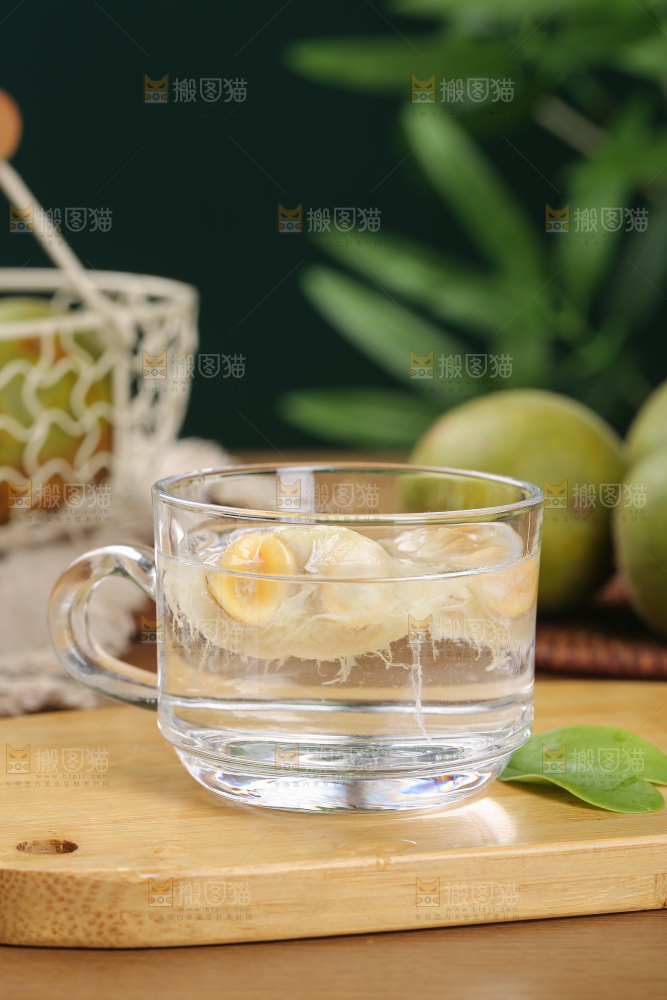浅底上新鲜罗汉果