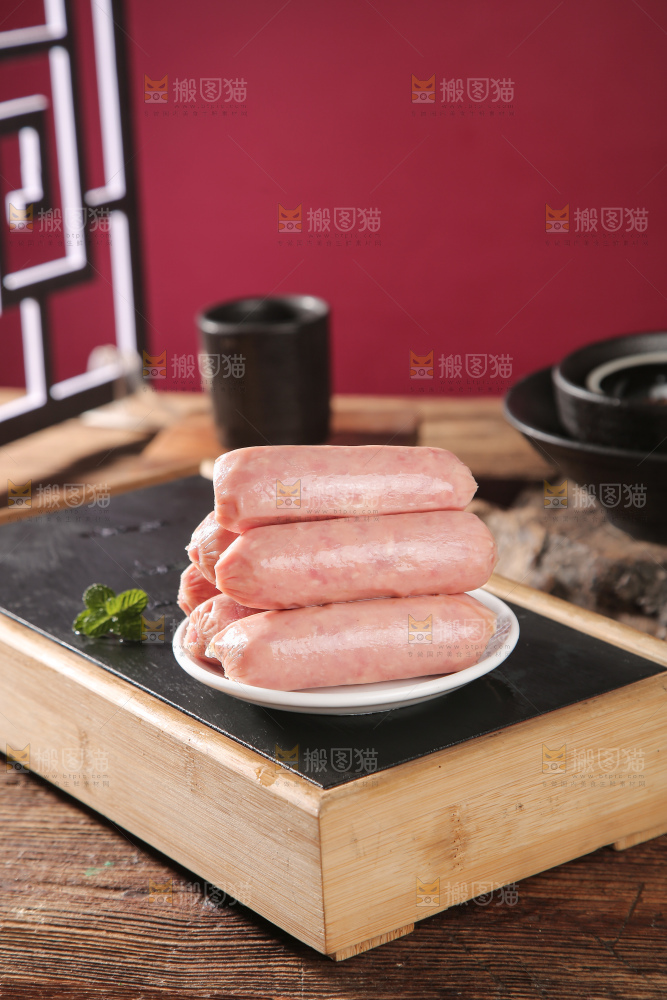 深底上的烤肠