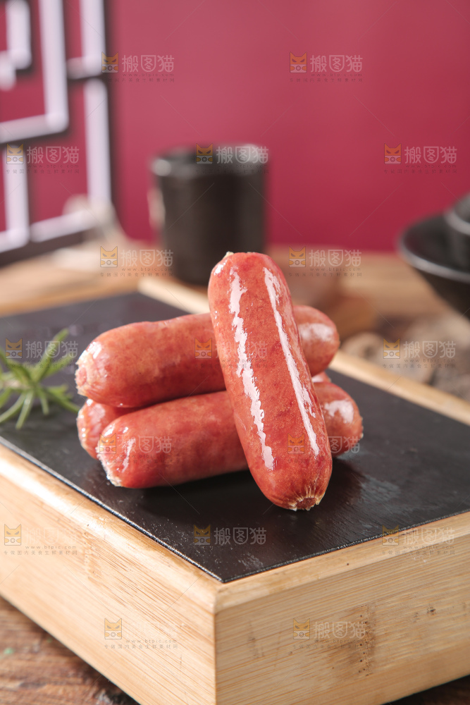 深底上的烤肠
