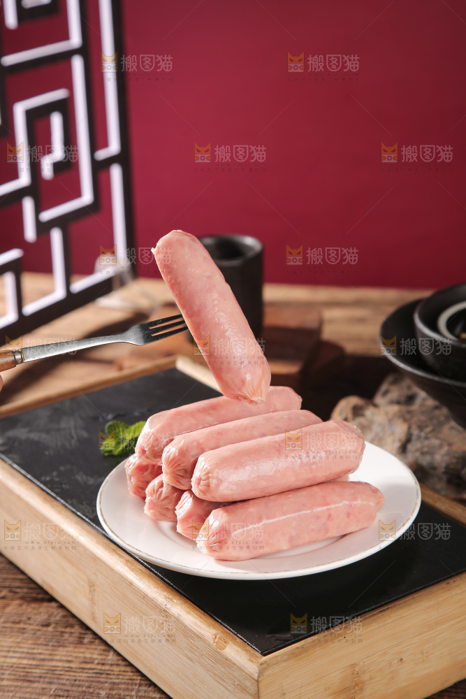深底上的烤肠