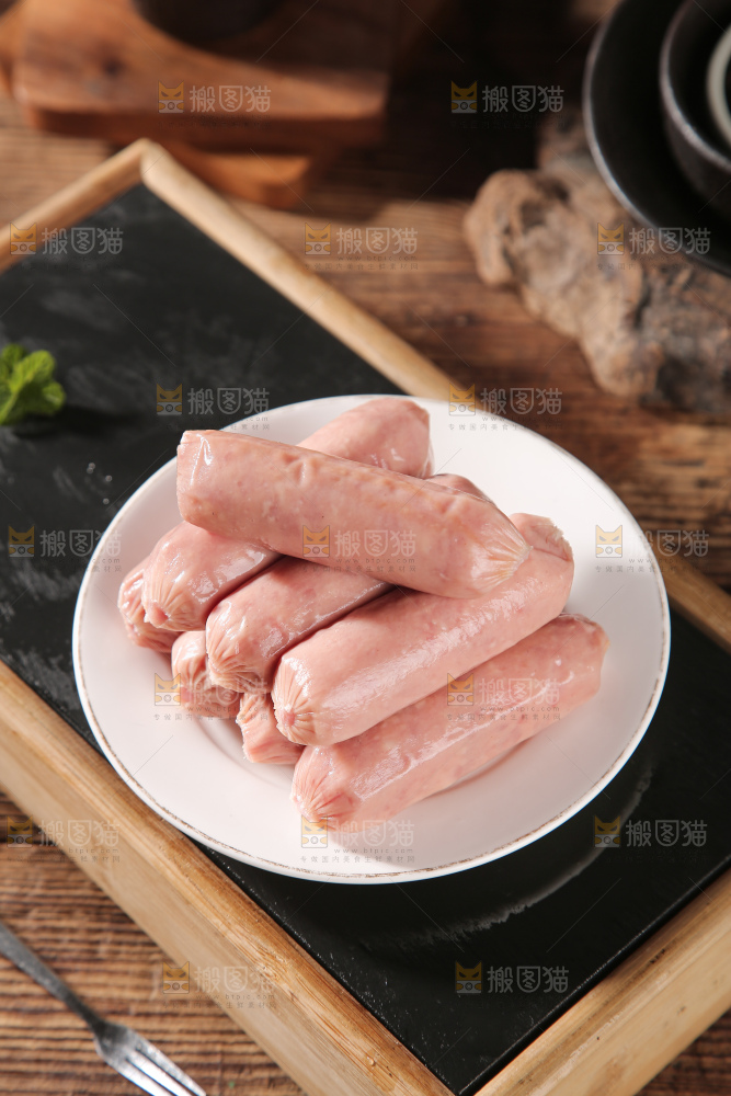 深底上的烤肠