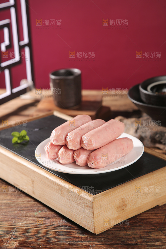 深底上的烤肠