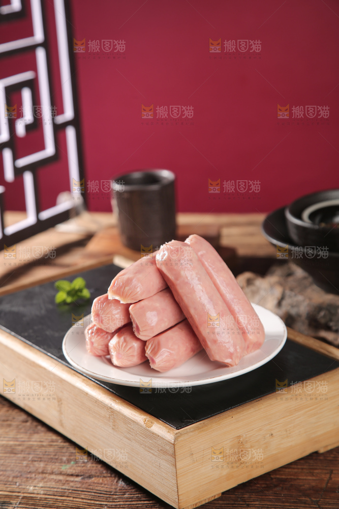 深底上的烤肠