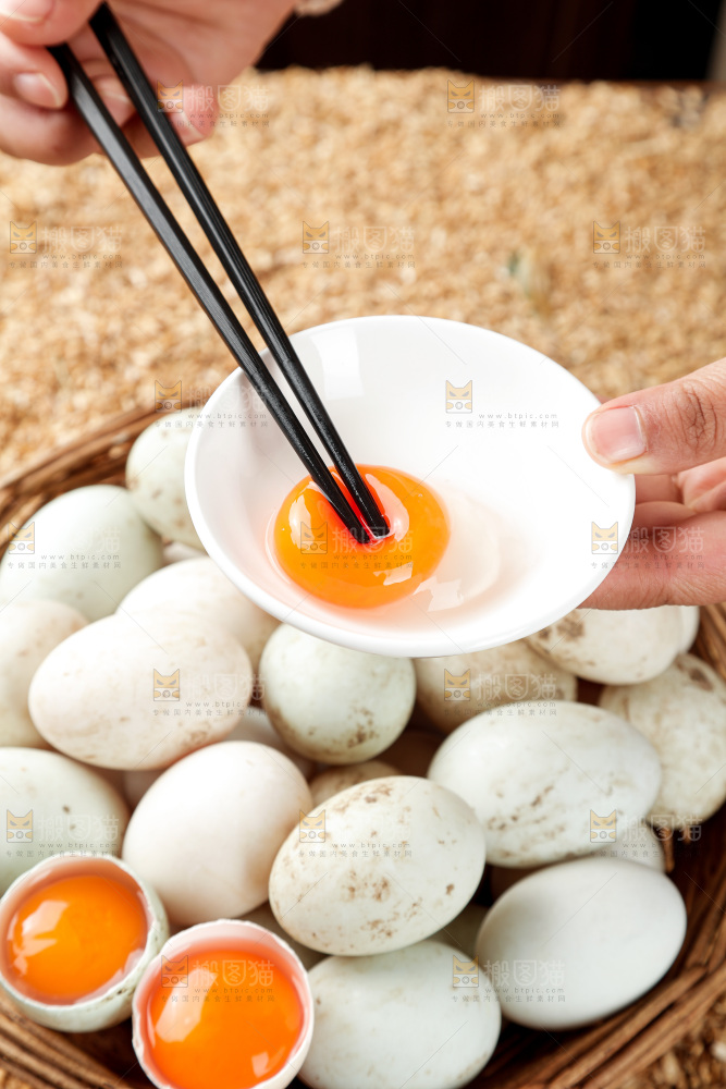 浅底上的鸭蛋