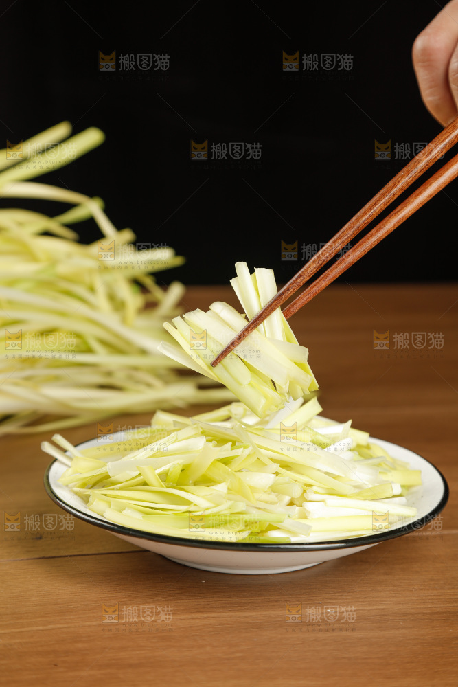 深底上的韭黄