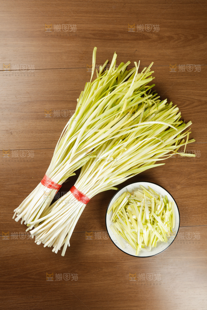 深底上的韭黄