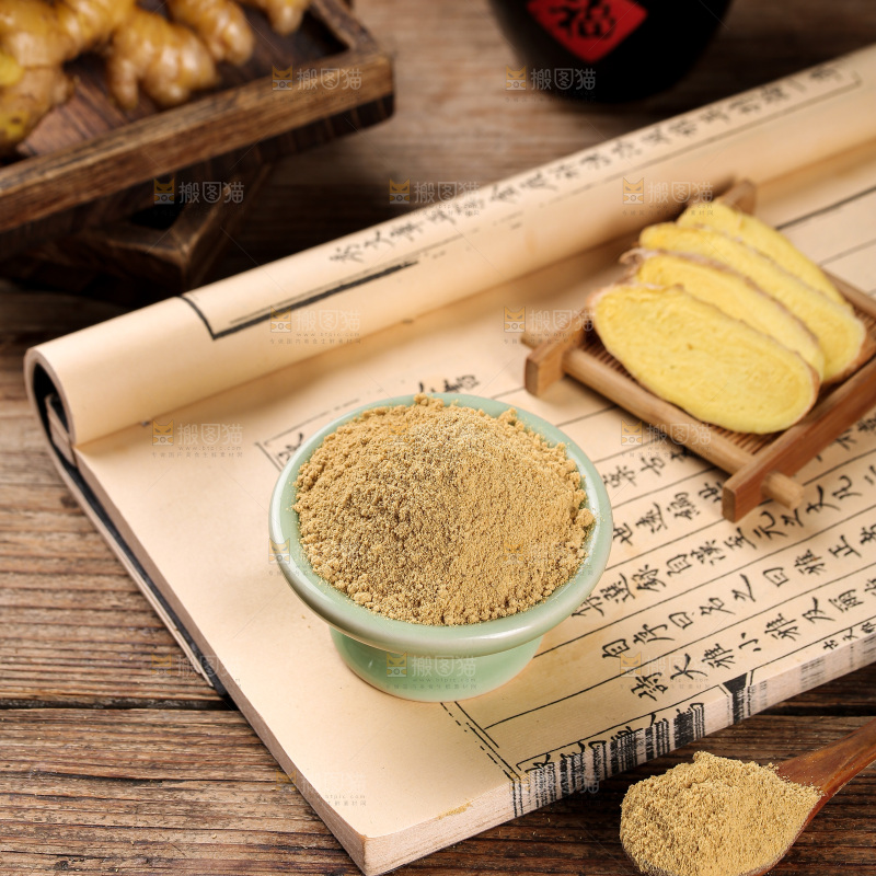 深底上的生姜粉
