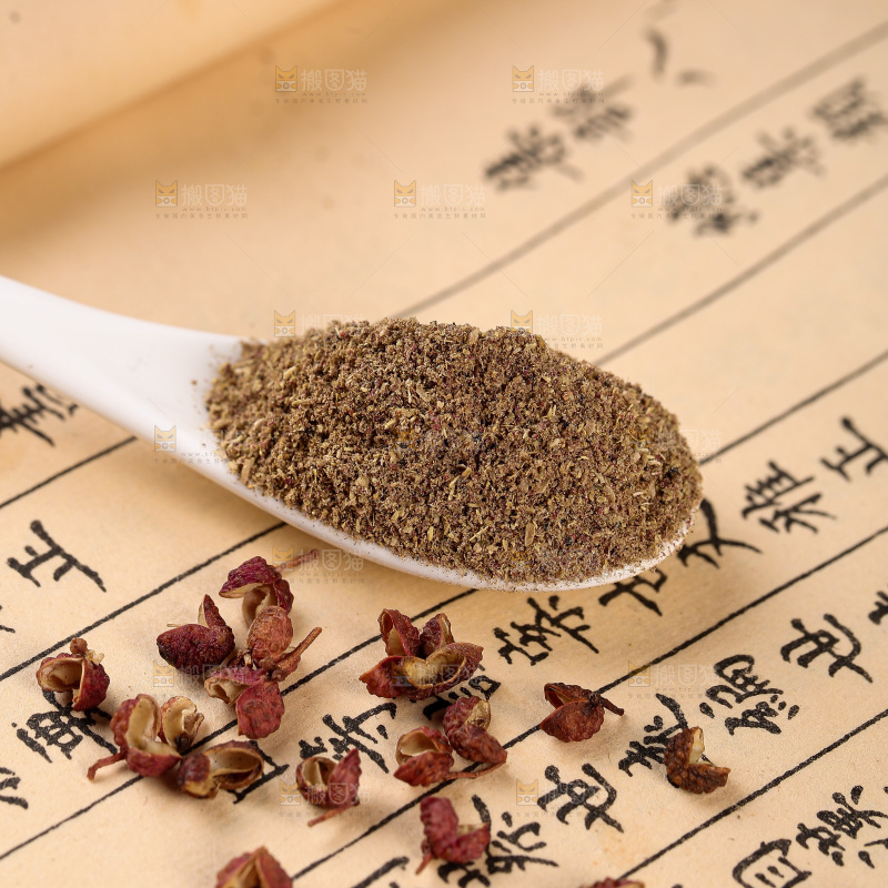深底上的花椒粉