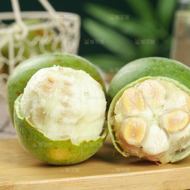 浅底上新鲜罗汉果