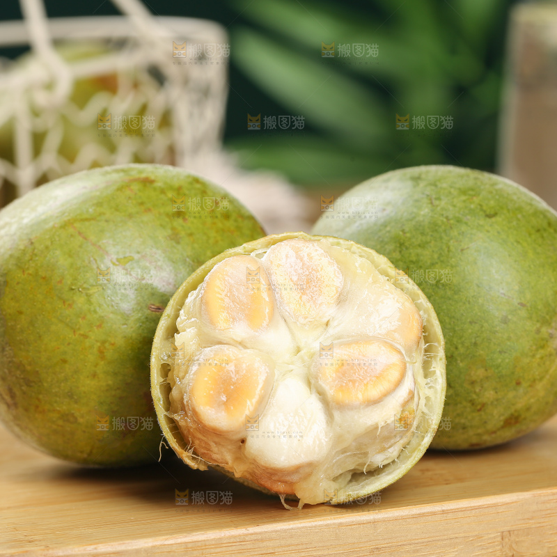浅底上新鲜罗汉果