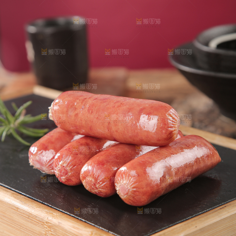 深底上的烤肠