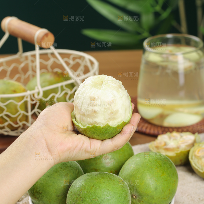 浅底上新鲜罗汉果