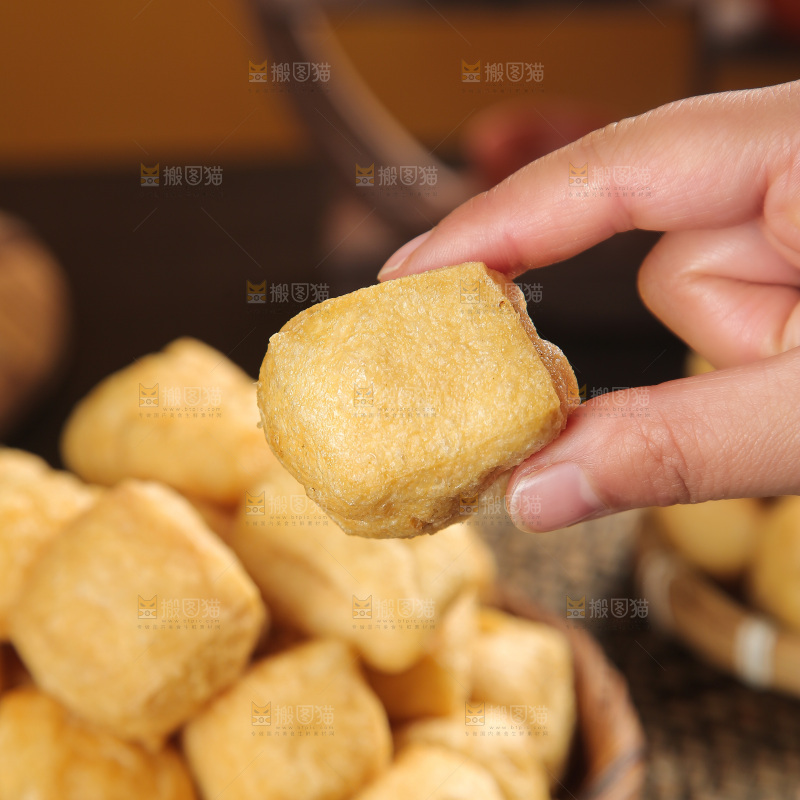 深底上的油豆泡