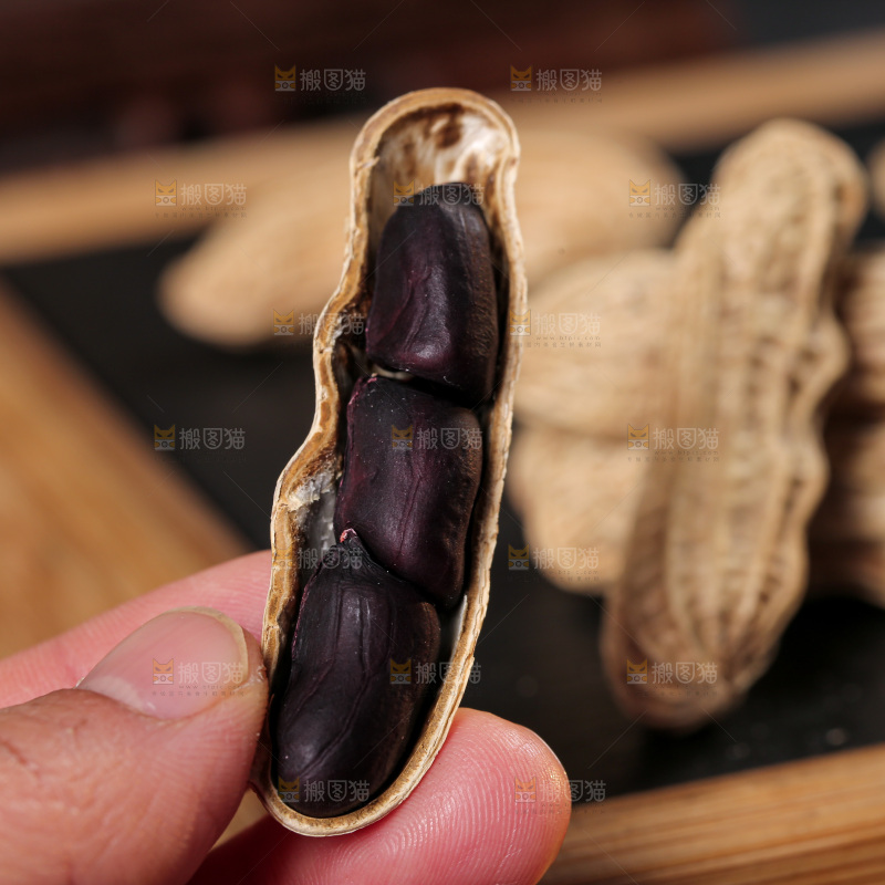 深底上的黑花生黑花生
