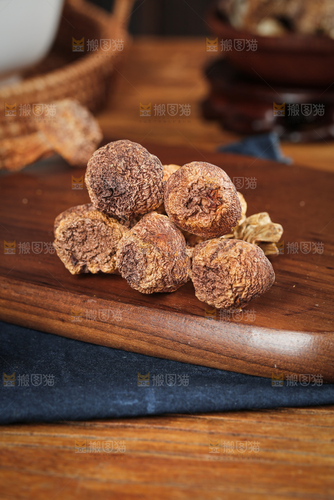 深底上的姬松茸