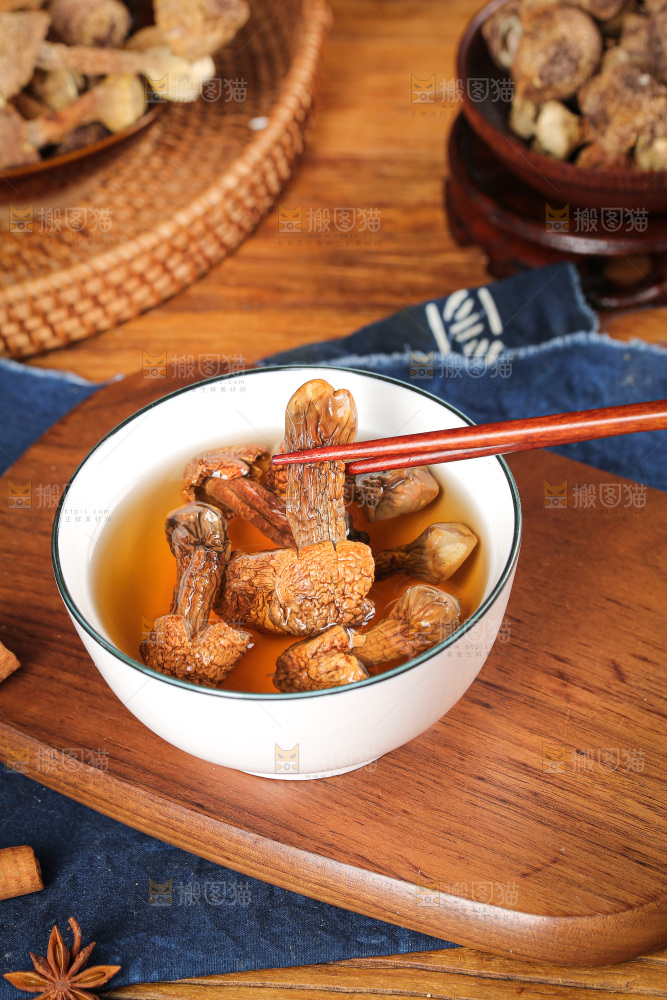 深底上的姬松茸