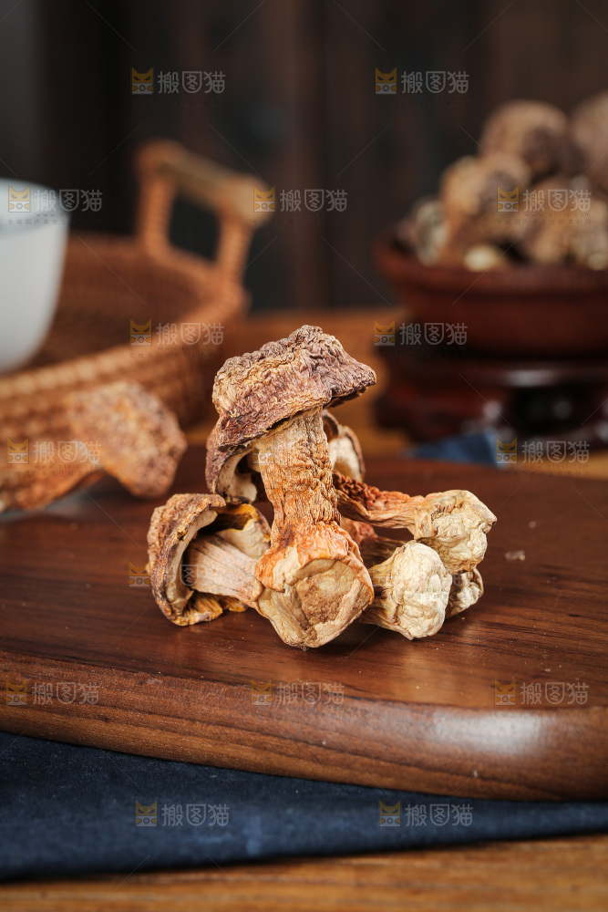 深底上的姬松茸