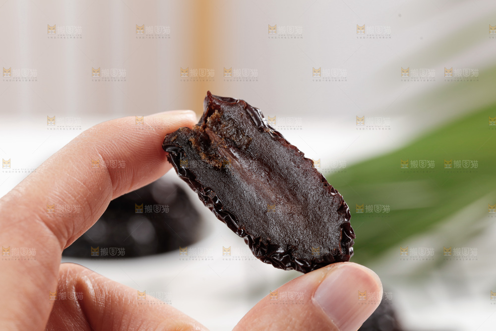 浅底上的黑晶枣