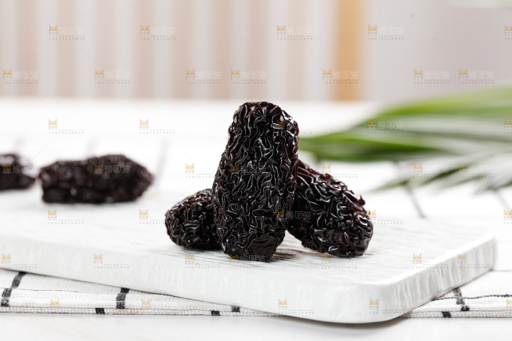 浅底上的黑晶枣