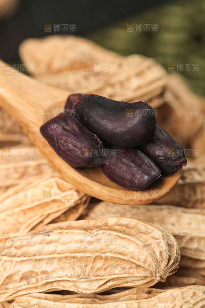 深底上的黑皮花生