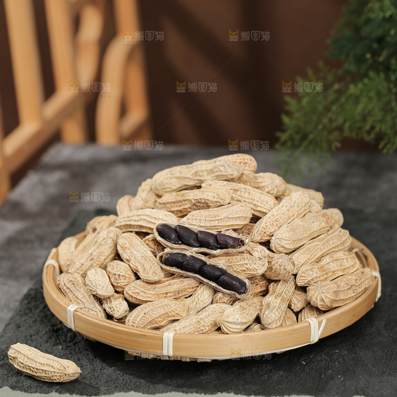 深底上的黑皮花生