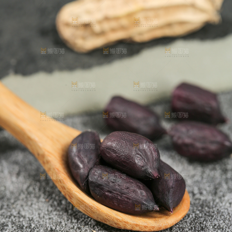 深底上的黑皮花生