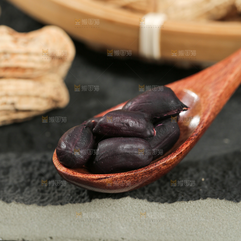深底上的黑皮花生