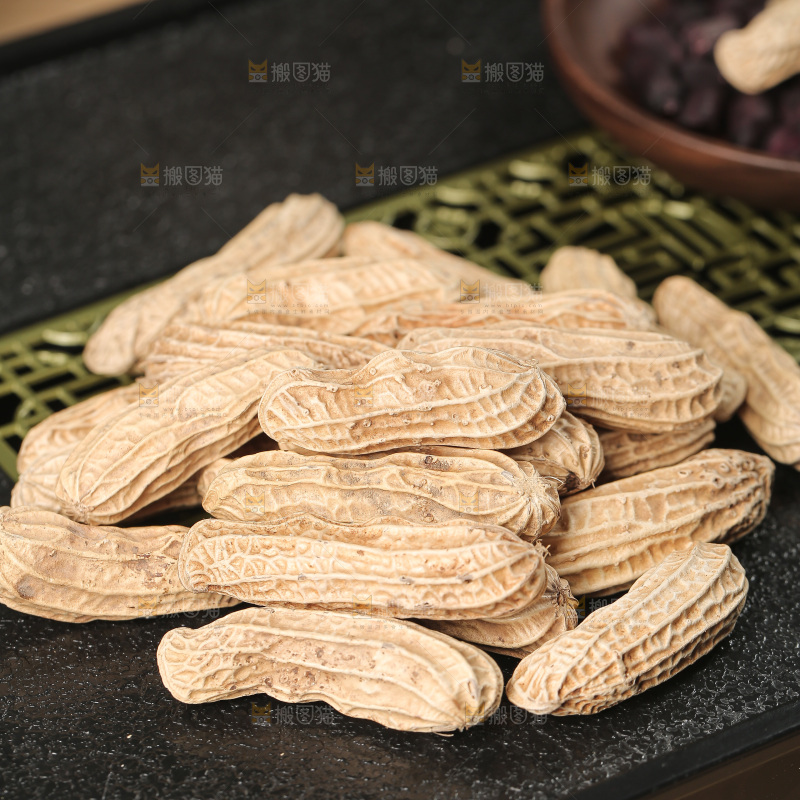 深底上的黑皮花生