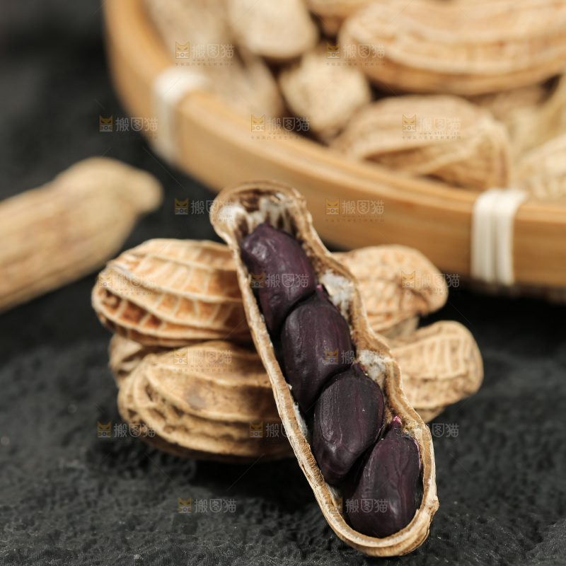 深底上的黑皮花生