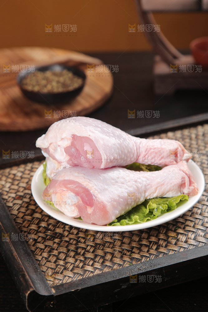 深底上的鸡腿