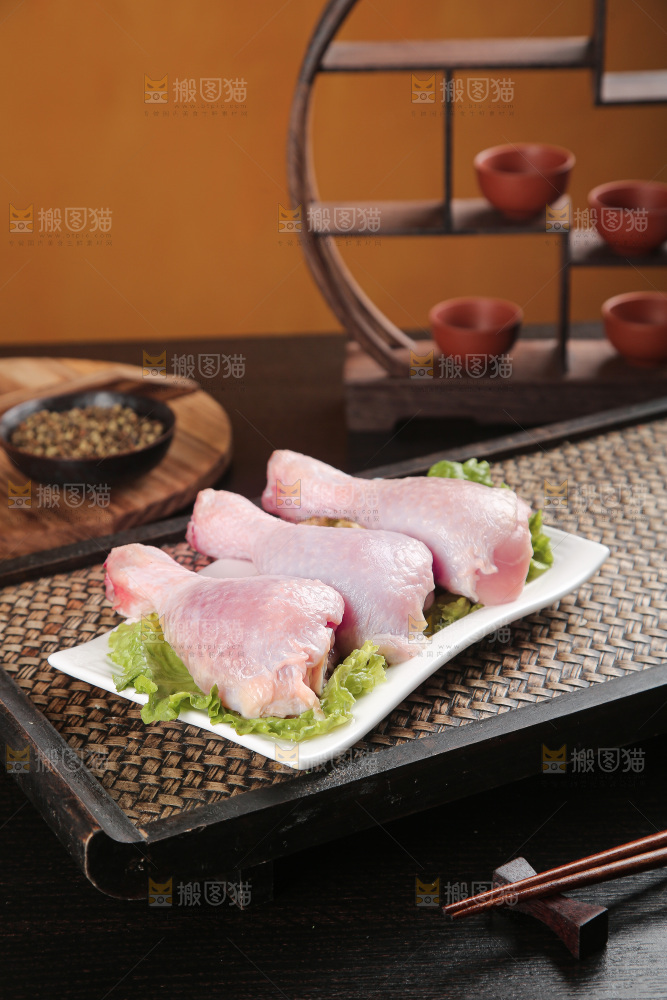 深底上的鸡腿