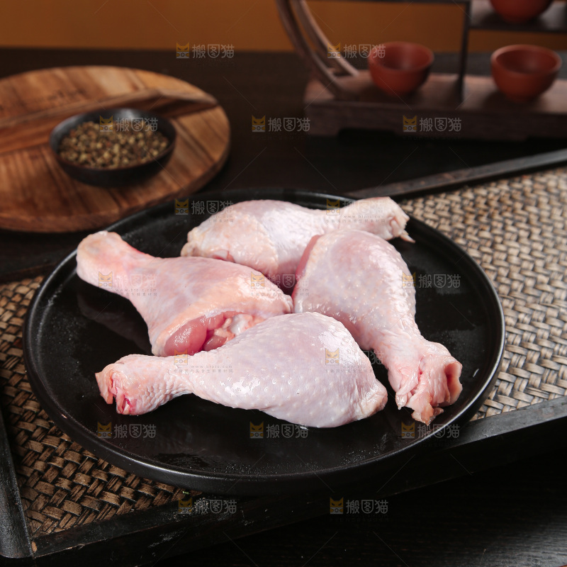 深底上的鸡腿