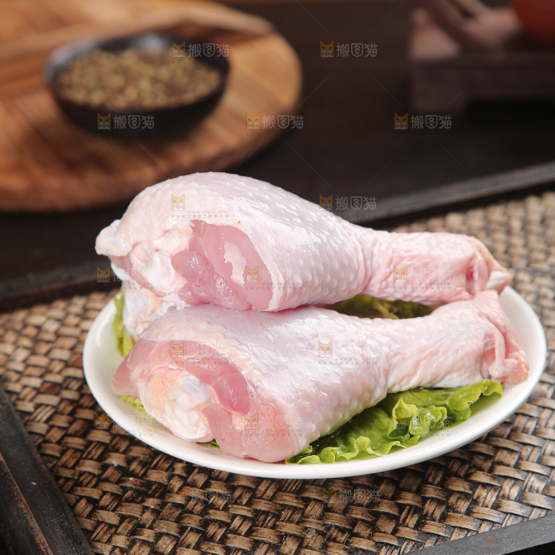 深底上的鸡腿