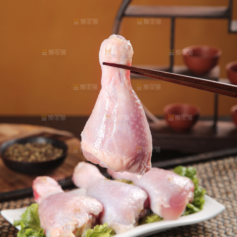 深底上的鸡腿