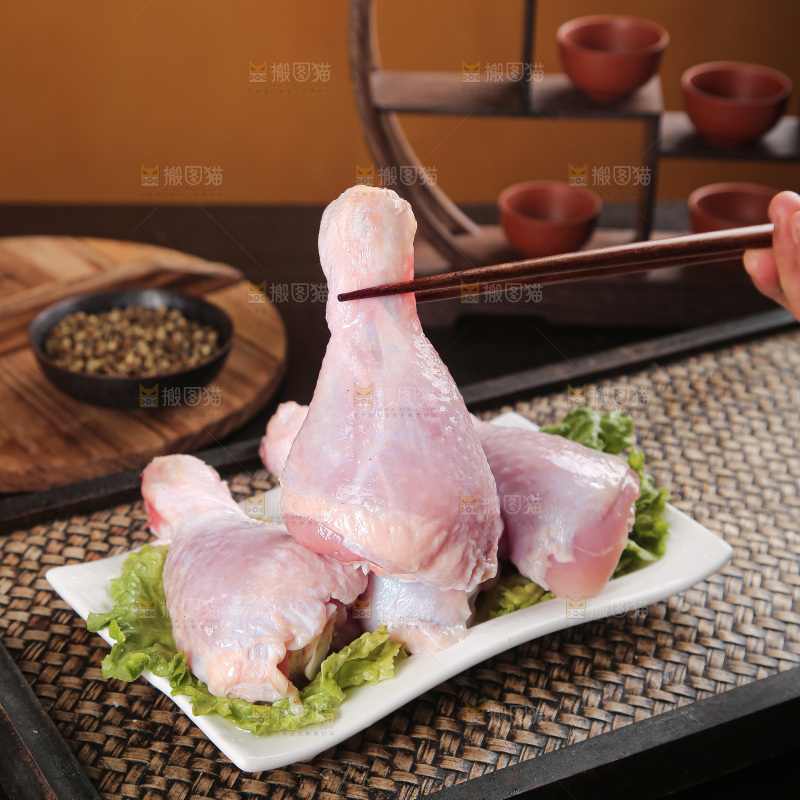 深底上的鸡腿