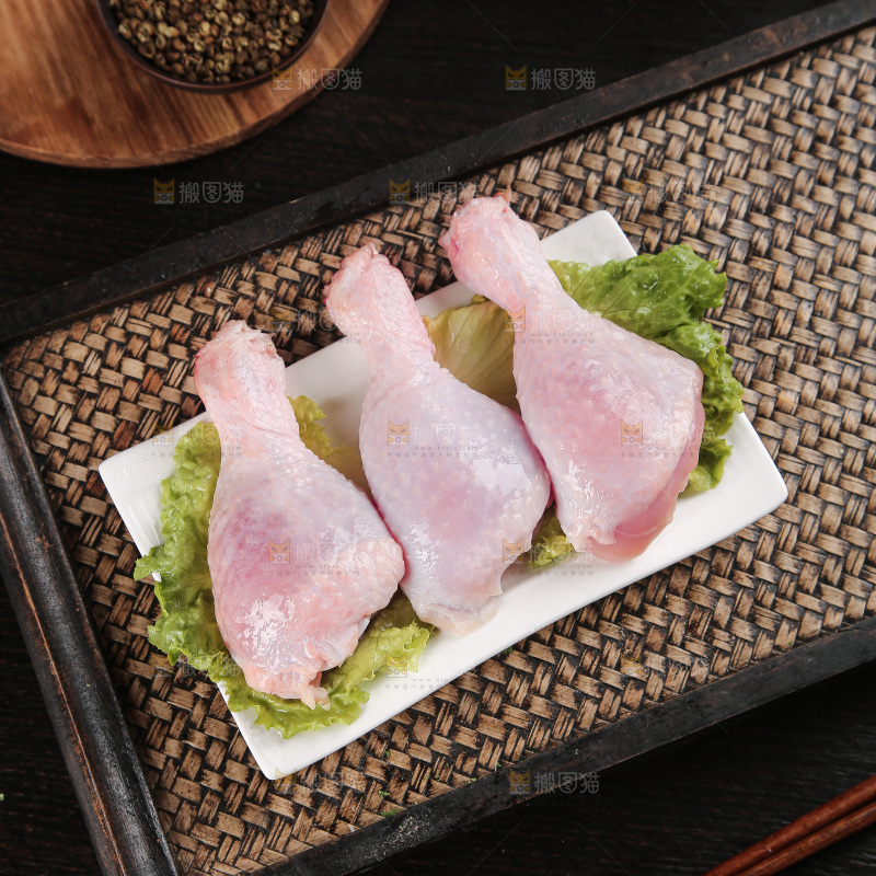 深底上的鸡腿