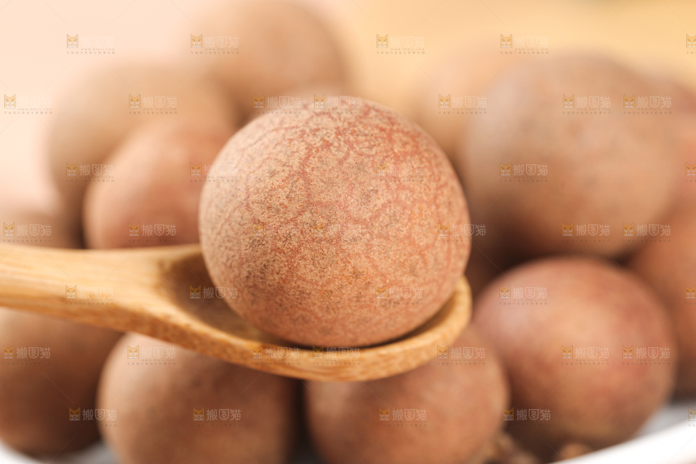 浅底上的桂圆干