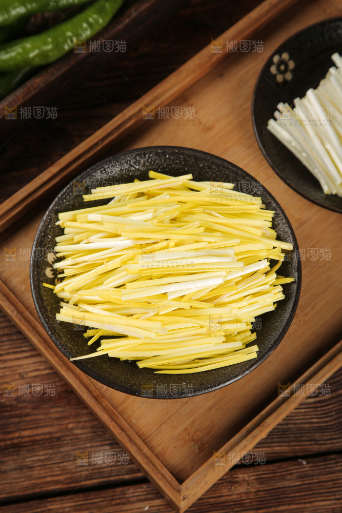 深底上的韭黄