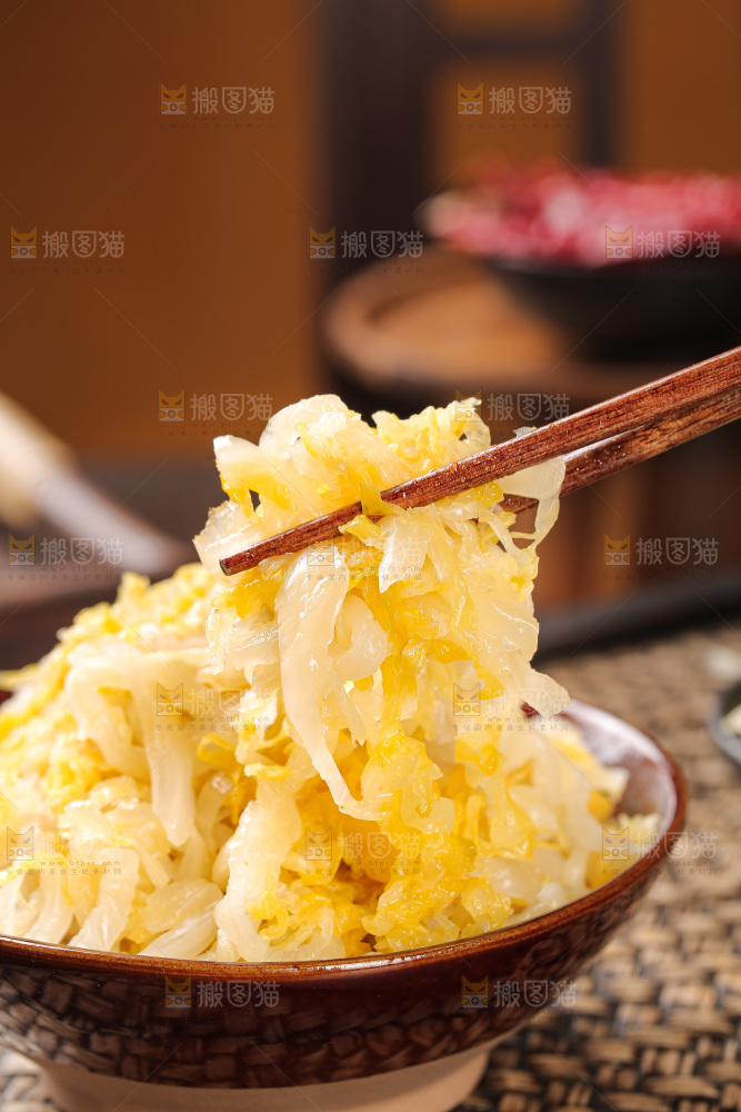 深底上的东北酸菜