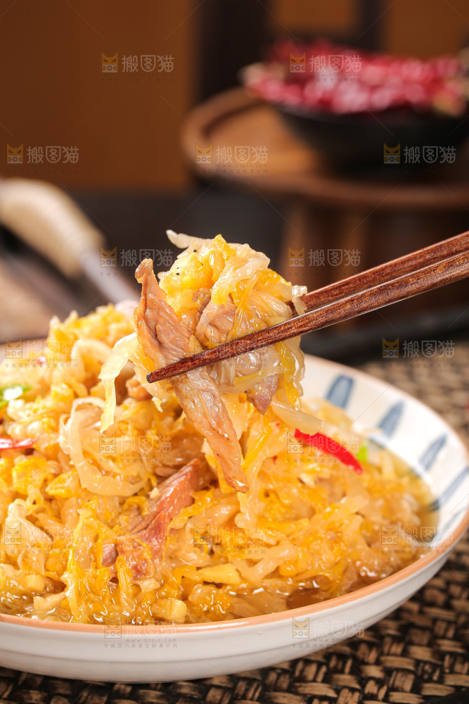 深底上的东北酸菜